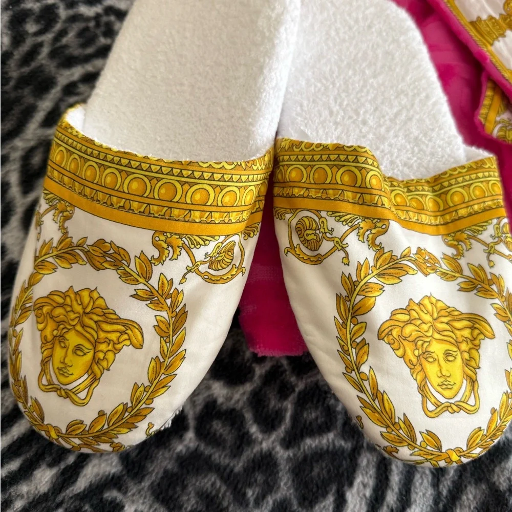 Versace I Baroque Robe and Matching Slippers - Picture 2 of 10